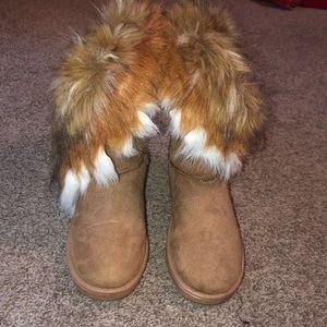 Worn once fuzzy boots